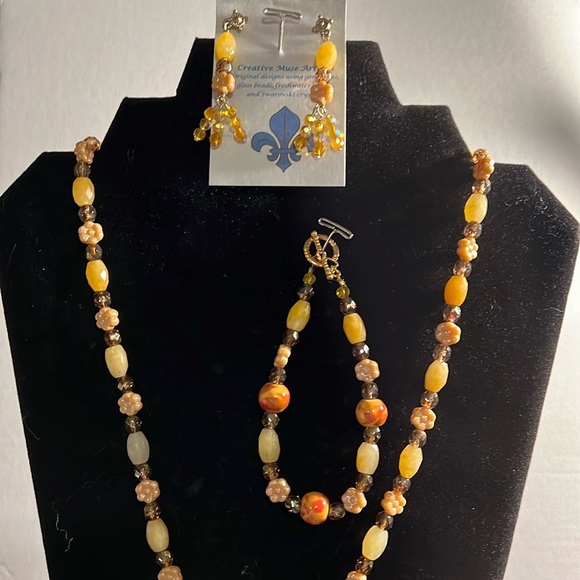 Lemon chalcedony parure set of necklace, bracelet, earrings with sun focal piece - Picture 2 of 5